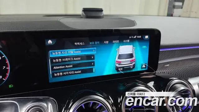 Mercedes-Benz GLB-Class 2022 — Photo 7/33
