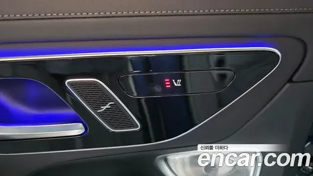 Mercedes-Benz GLC-Class 2024 — Photo 32/33
