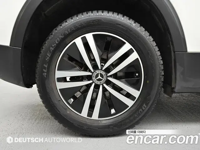 Mercedes-Benz GLB-Class 2021 — Фото 4/20