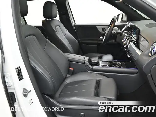 Mercedes-Benz GLB-Class 2021 — Фото 9/20