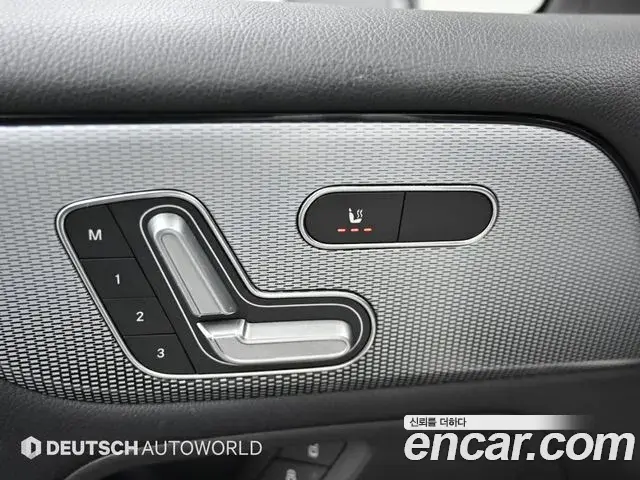 Mercedes-Benz GLB-Class 2021 — Фото 17/20