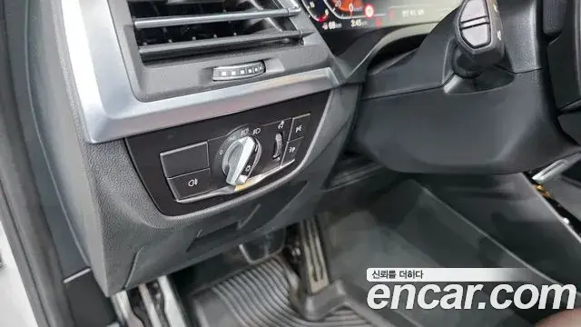 BMW X3 2022 — ფოტო 28/32