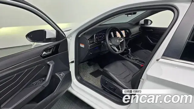 Volkswagen Jetta 2023 — Photo 1/30