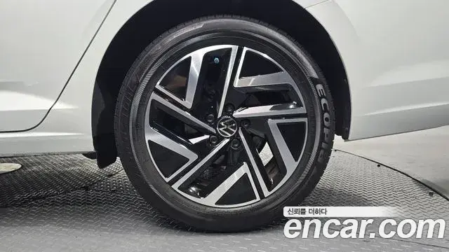 Volkswagen Jetta 2023 — Photo 23/30