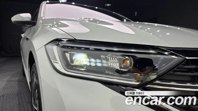 Volkswagen Jetta 2023 — Photo 2/30