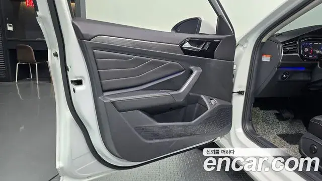 Volkswagen Jetta 2023 — Photo 25/30