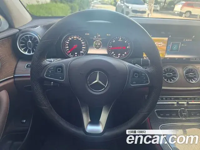 Mercedes-Benz E-Class 2018 — Фото 12/20