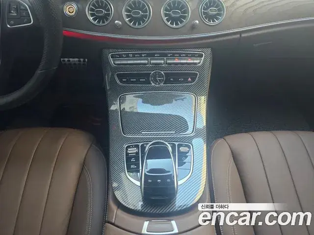Mercedes-Benz E-Class 2018 — Фото 13/20