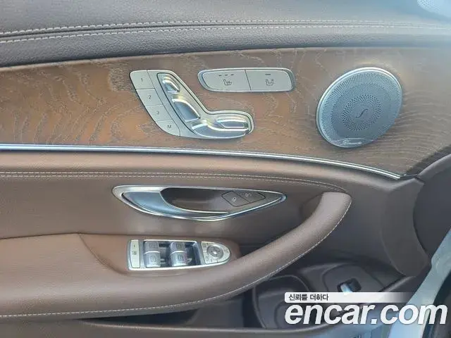 Mercedes-Benz E-Class 2018 — Фото 18/20