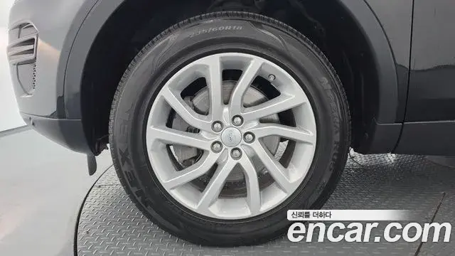 Land Rover Discovery Sport 2019 — Photo 19/33