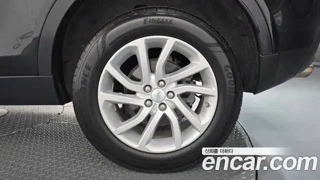 Land Rover Discovery Sport 2019 — Photo 1/33
