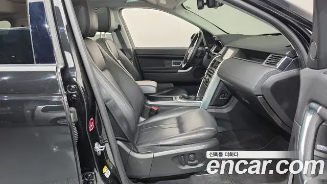 Land Rover Discovery Sport 2019 — Photo 9/33