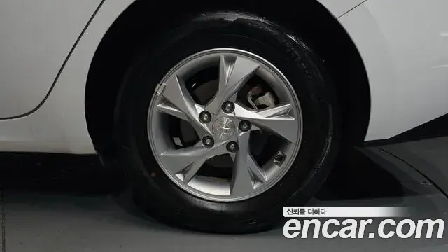 Hyundai The New Avante Hybrid 2020 — ფოტო 21/32