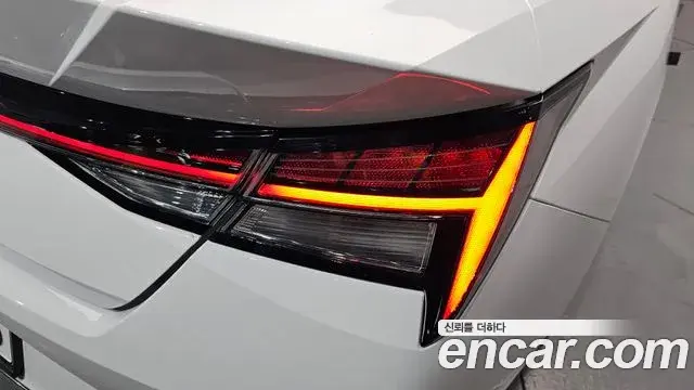 Hyundai The New Avante Hybrid 2020 — ფოტო 5/32