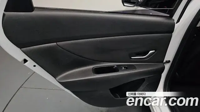 Hyundai The New Avante Hybrid 2020 — ფოტო 11/32