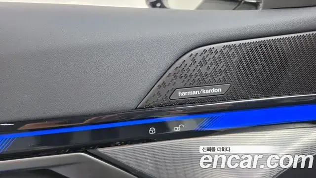 BMW 5 Series 2025 — Photo 26/34