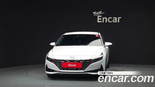 Hyundai The New Avante Hybrid 2023 — Photo 16/32