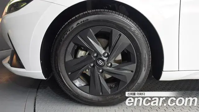 Hyundai The New Avante Hybrid 2023 — Photo 7/32