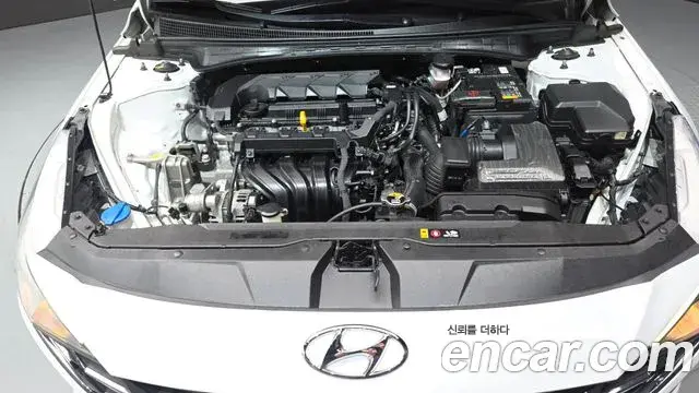 Hyundai The New Avante Hybrid 2023 — Photo 14/32