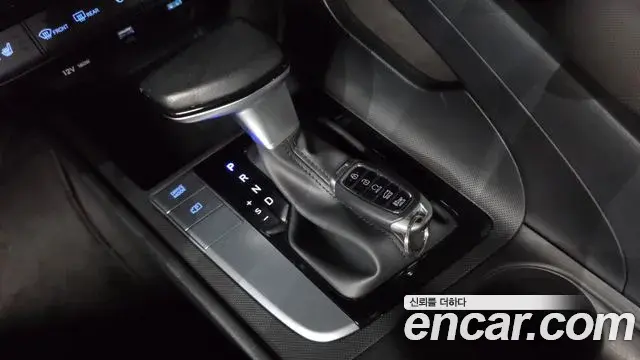 Hyundai The New Avante Hybrid 2023 — Photo 20/32