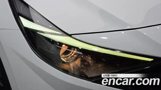 Hyundai The New Avante Hybrid 2023 — Photo 11/32
