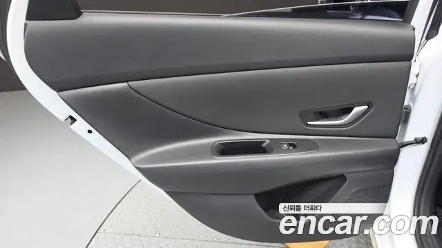 Hyundai The New Avante Hybrid 2023 — Photo 24/32