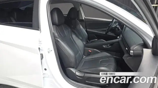 Hyundai The New Avante Hybrid 2023 — Photo 12/32