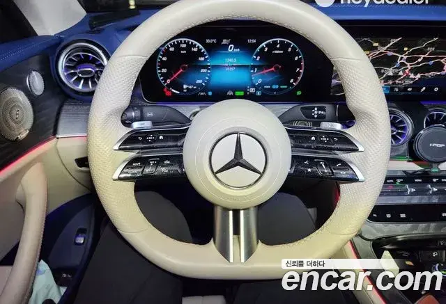 Mercedes-Benz E-Class 2023 — ფოტო 8/14