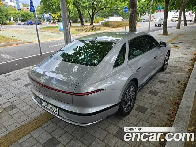 Hyundai Grandeur Hybrid 2023 — ფოტო 9/18