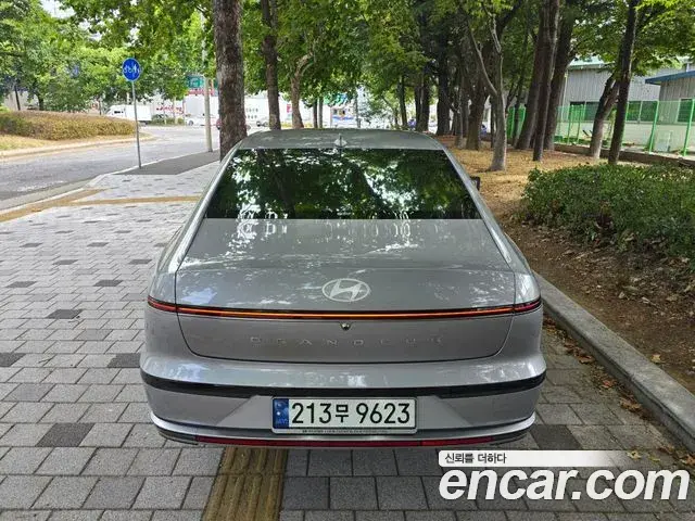 Hyundai Grandeur Hybrid 2023 — ფოტო 14/18