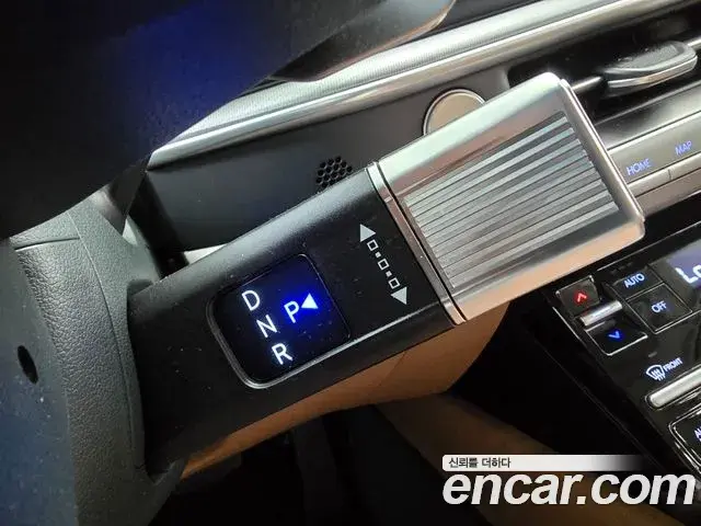 Hyundai Grandeur Hybrid 2023 — ფოტო 11/18