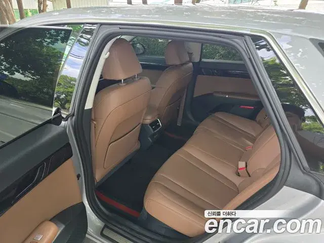 Hyundai Grandeur Hybrid 2023 — ფოტო 18/18