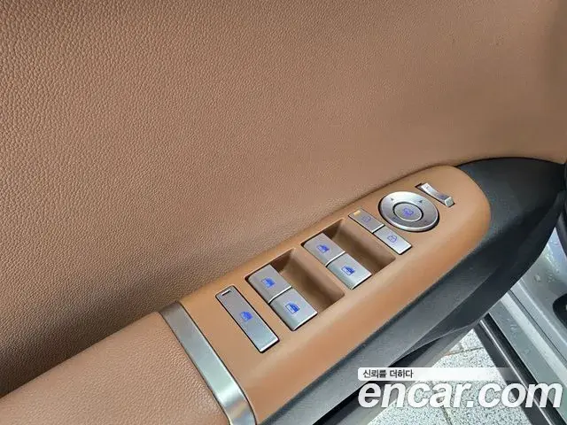 Hyundai Grandeur Hybrid 2023 — ფოტო 16/18