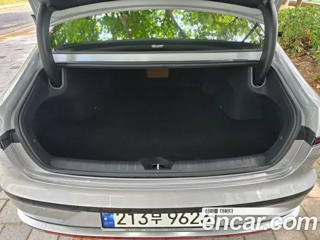 Hyundai Grandeur Hybrid 2023 — ფოტო 15/18