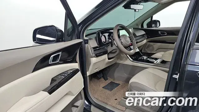 Kia Carnival 2022 — Şəkil 27/30