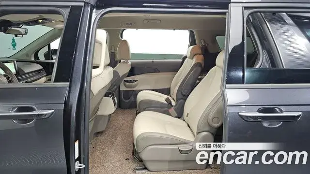 Kia Carnival 2022 — Şəkil 28/30