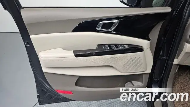 Kia Carnival 2022 — Şəkil 21/30