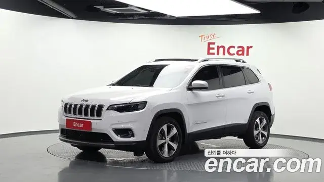 Jeep Cherokee 2021 — Photo 19/33