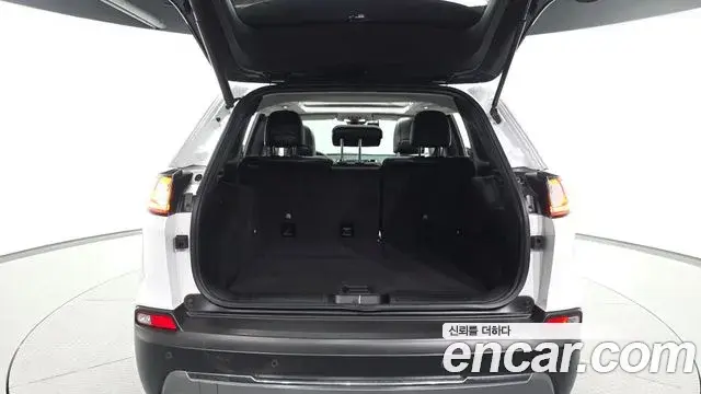 Jeep Cherokee 2021 — Photo 20/33