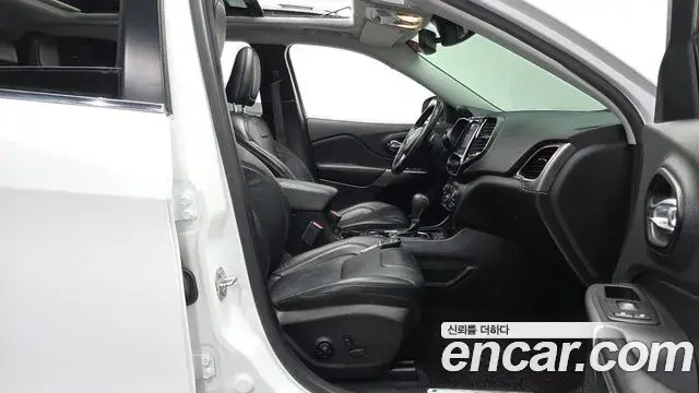 Jeep Cherokee 2021 — Photo 10/33