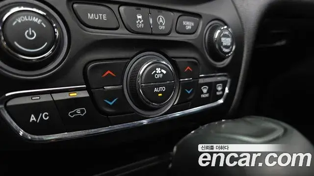 Jeep Cherokee 2021 — Photo 6/33