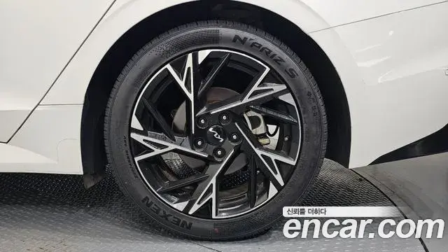 Kia K5 2023 — Photo 18/32