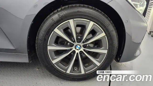 BMW 3 Series 2020 — Photo 17/30