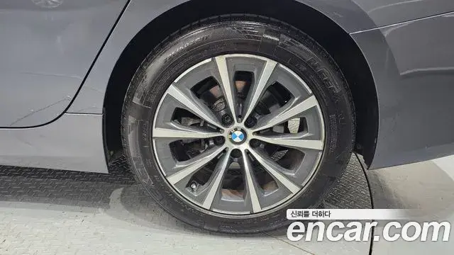 BMW 3 Series 2020 — Photo 19/30