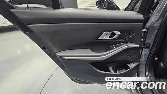 BMW 3 Series 2020 — Photo 21/30