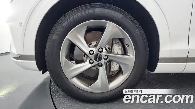 Genesis GV70 2025 — Şəkil 28/35