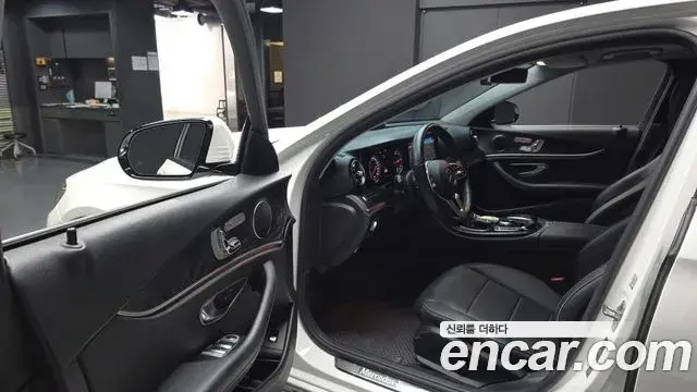Mercedes-Benz E-Class 2018 — Фото 10/20