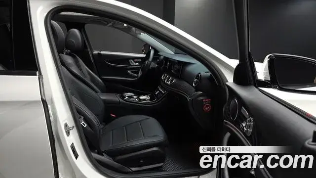 Mercedes-Benz E-Class 2018 — Фото 11/20