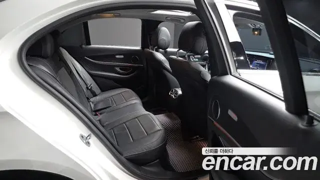 Mercedes-Benz E-Class 2018 — Фото 12/20