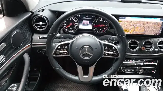 Mercedes-Benz E-Class 2018 — Фото 13/20